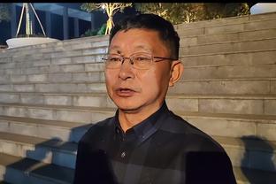 Video Vương Lam Chiếu tiếp nhận trị liệu: Tích cực hồi phục sớm ngày trở lại sân bóng